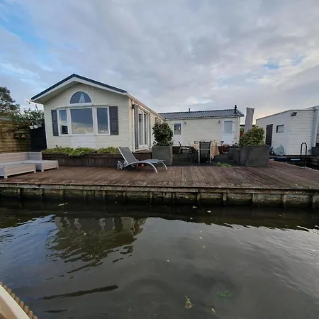 Op Zee In Mit Seeblick Und Terrasse Mit Eigenen Zugang Zum Wasser
