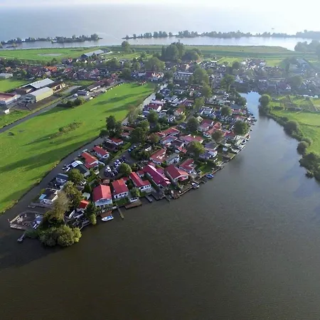 Op Zee In Mit Seeblick Und Terrasse Mit Eigenen Zugang Zum Wasser Wervershoof