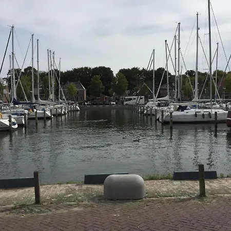 Tatil Evi Op Zee In Mit Seeblick Und Terrasse Mit Eigenen Zugang Zum Wasser