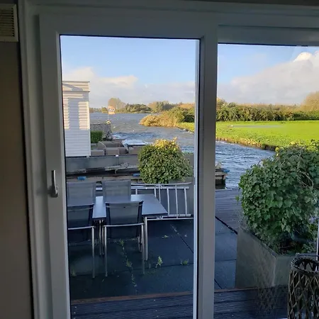 Op Zee In Mit Seeblick Und Terrasse Mit Eigenen Zugang Zum Wasser * Wervershoof