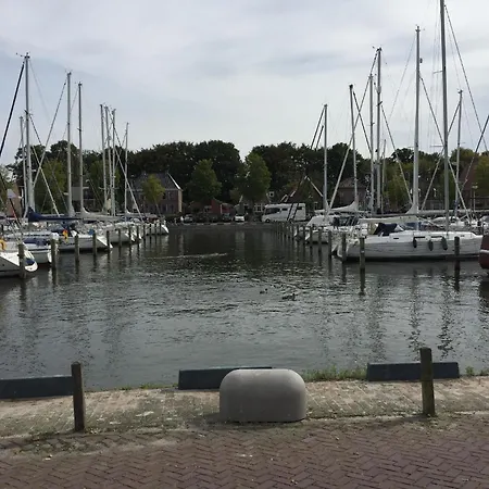 Op Zee In Mit Seeblick Und Terrasse Mit Eigenen Zugang Zum Wasser Wervershoof